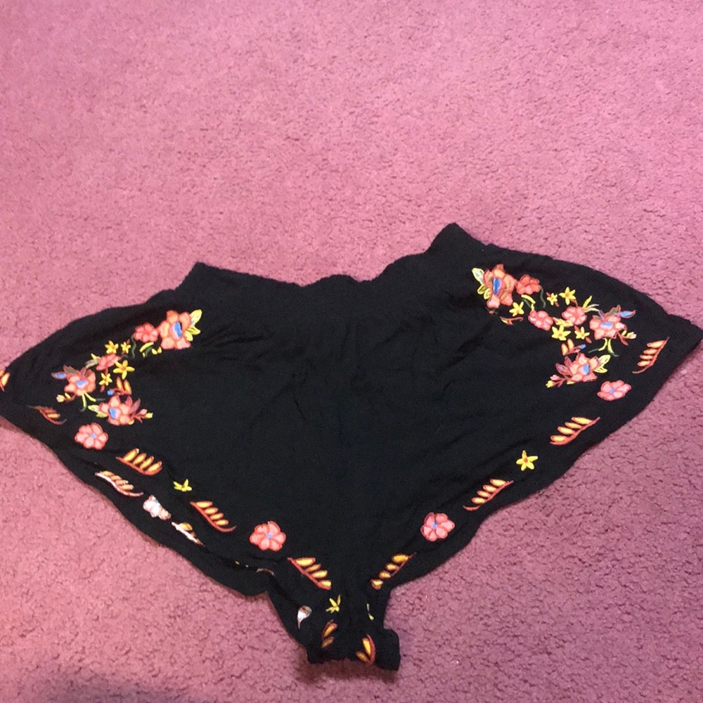 3/$12💠 Forever 21 Floral Shorts